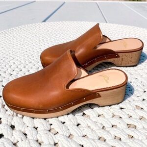 J.Crew Cognac Leather Platform Wooden Heel Embellished with Studs Clogs Size 8.5